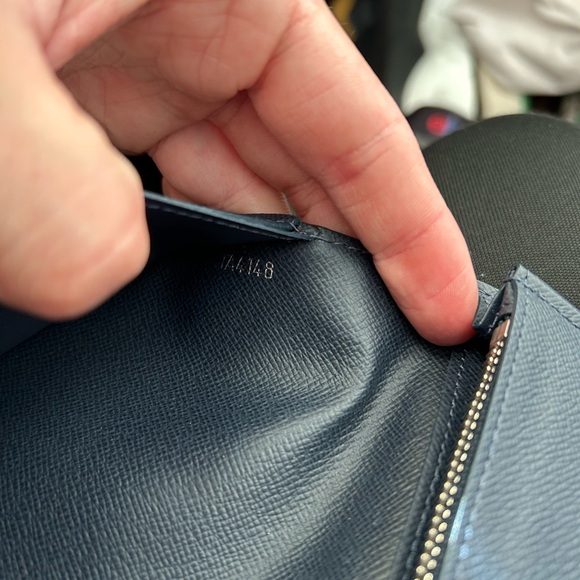 Louis Vuitton wallet - Picture 7 of 8